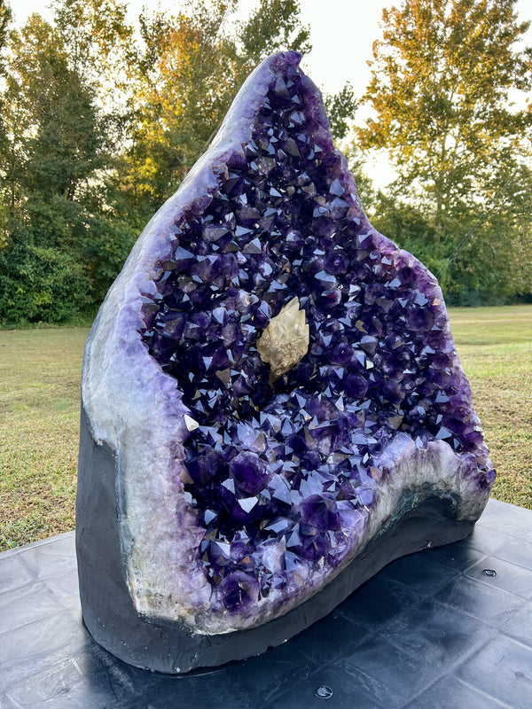 "MAGIC MOUNTAIN" Huge Amethyst Geode 42.00 Very High Quality Crystal XA-1